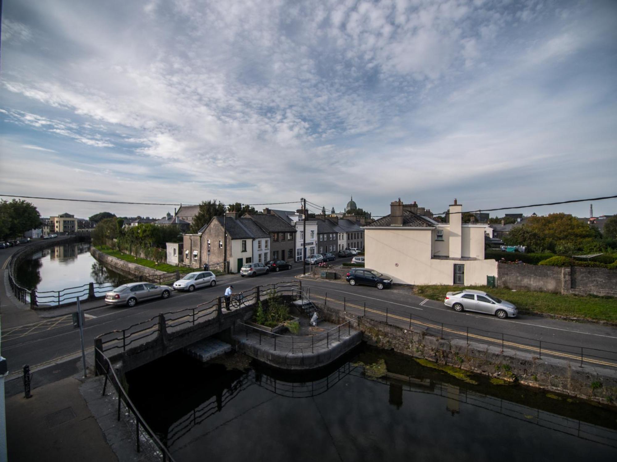 Donegan Court Aparthotel Galway Esterno foto