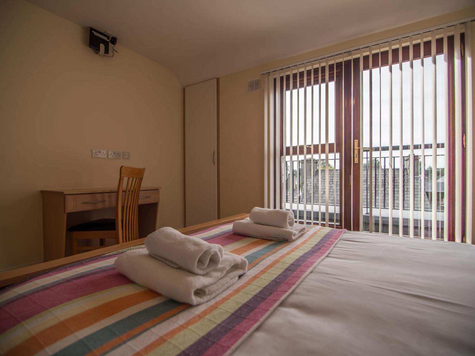 Donegan Court Aparthotel Galway Esterno foto