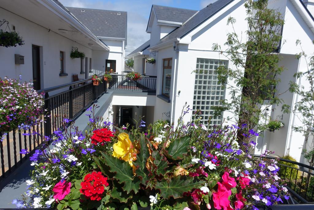 Donegan Court Aparthotel Galway Esterno foto